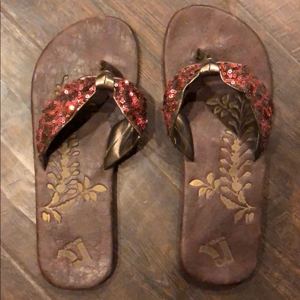 Report Sandals
